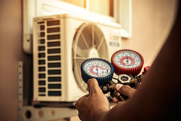 Professional Hvac technician working in Oxford, MI